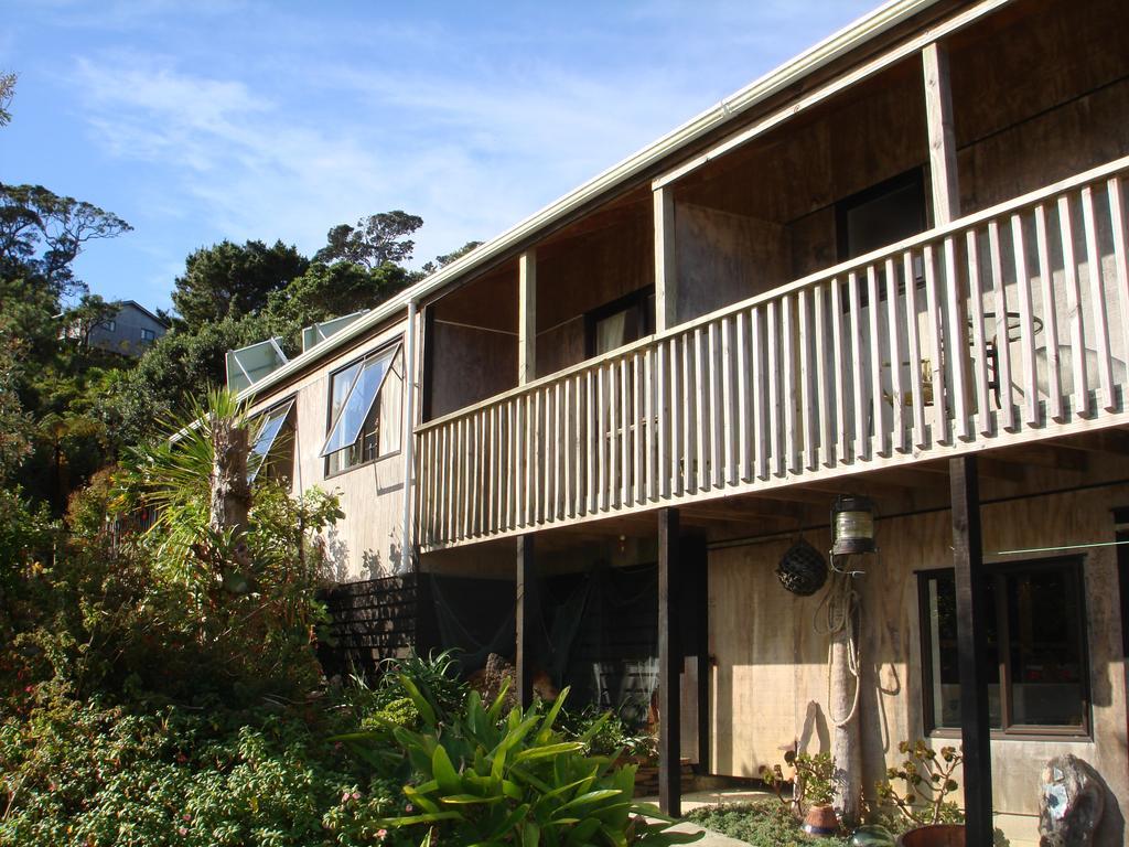 Manuka Lodge Tryphena Ngoại thất bức ảnh