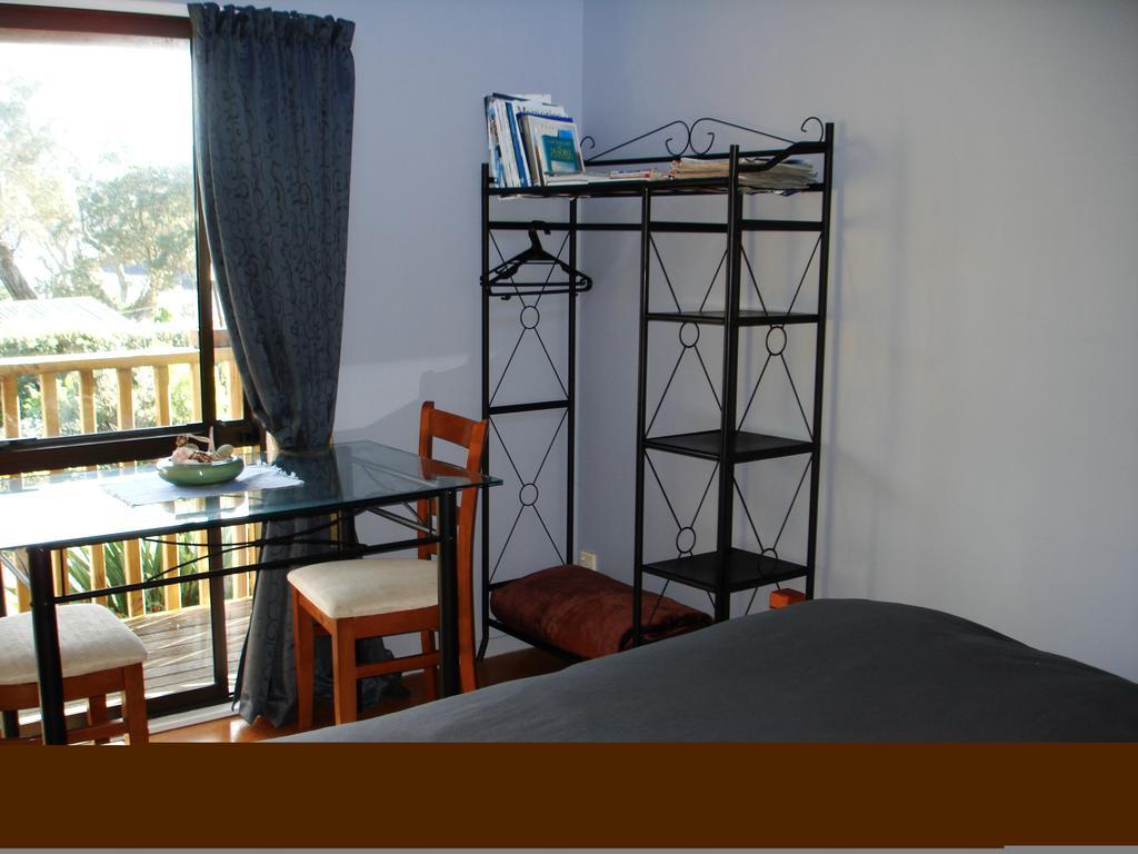 Manuka Lodge Tryphena Ngoại thất bức ảnh